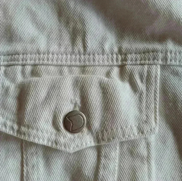 Kittenish Crop Jean Jacket NWOT - Picture 3 of 4